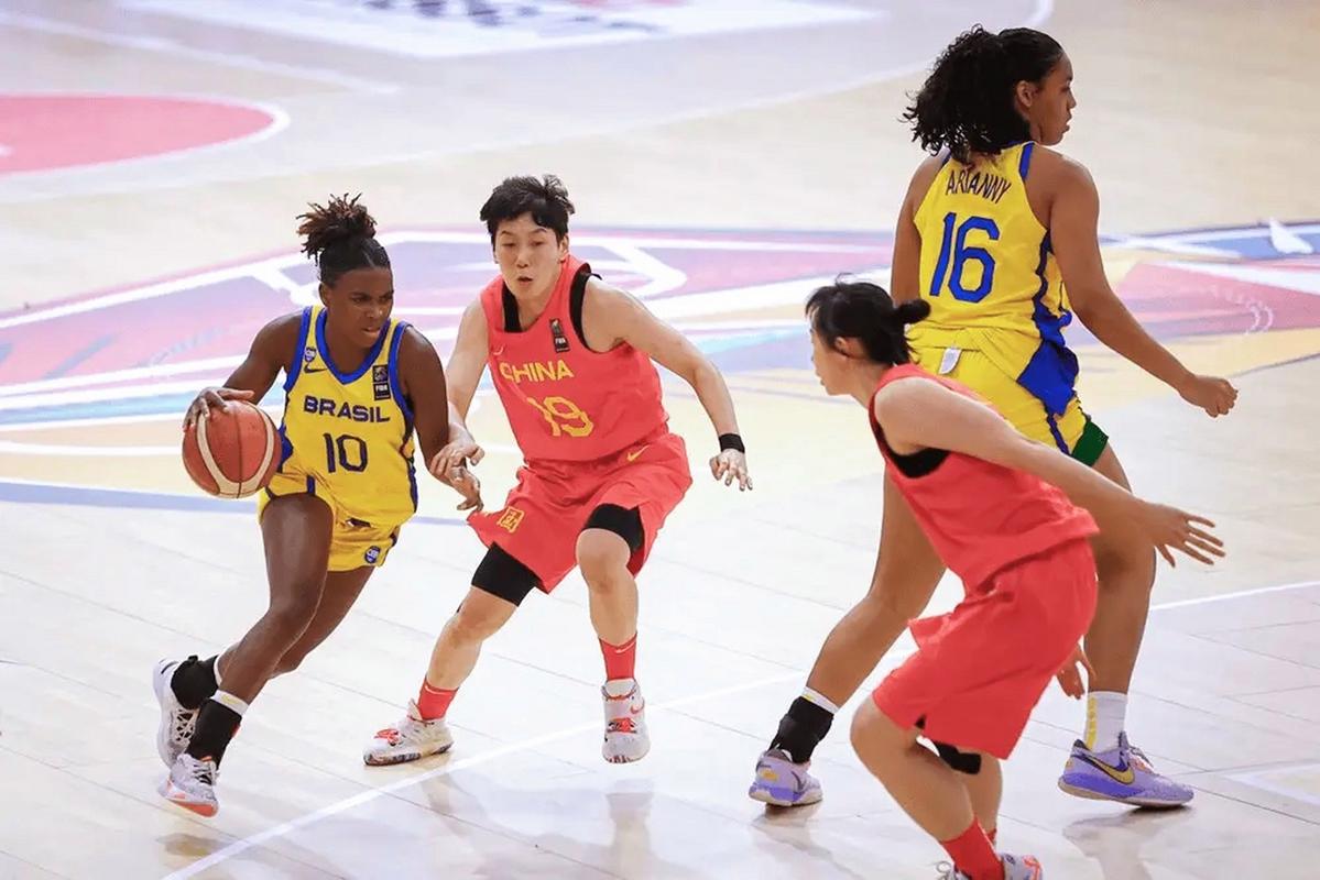 中国女篮vs巴西阵容比赛的相关图片