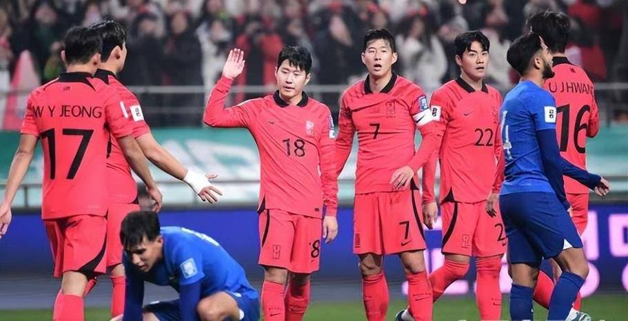 韩国vs中国男足韩国拉拉队的相关图片